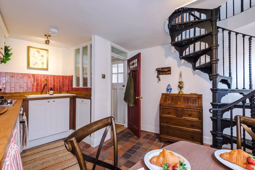 Rustic Chester Cottage Near Shops & Terrace Exteriör bild